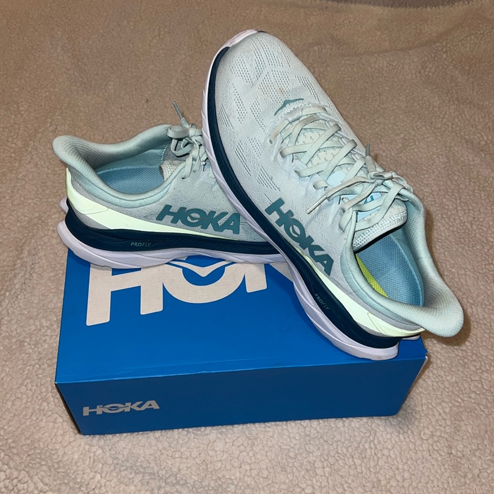 HOKA Men’s Clifton 9 wide 11.5 2E